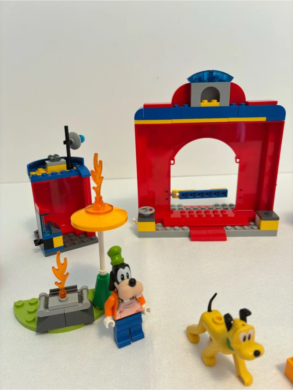 Lego Disney Mickey & Friends Fire Truck & Station #10776 Retired - Picture 4 of 6